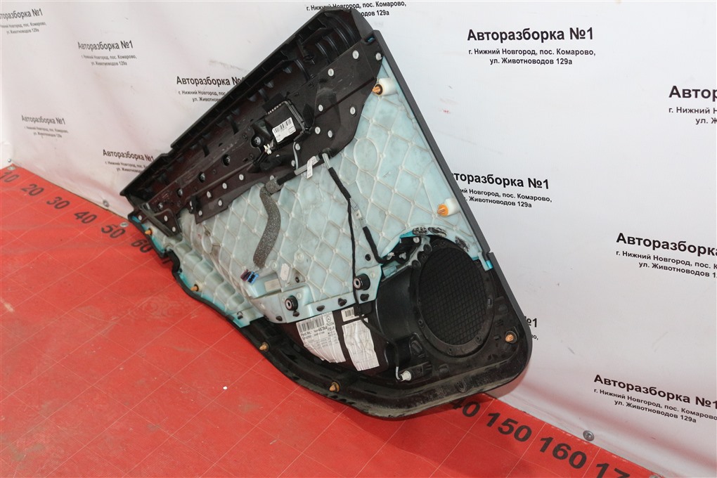 Обшивка двери задняя правая C-class 2009 w204 271.950 m271