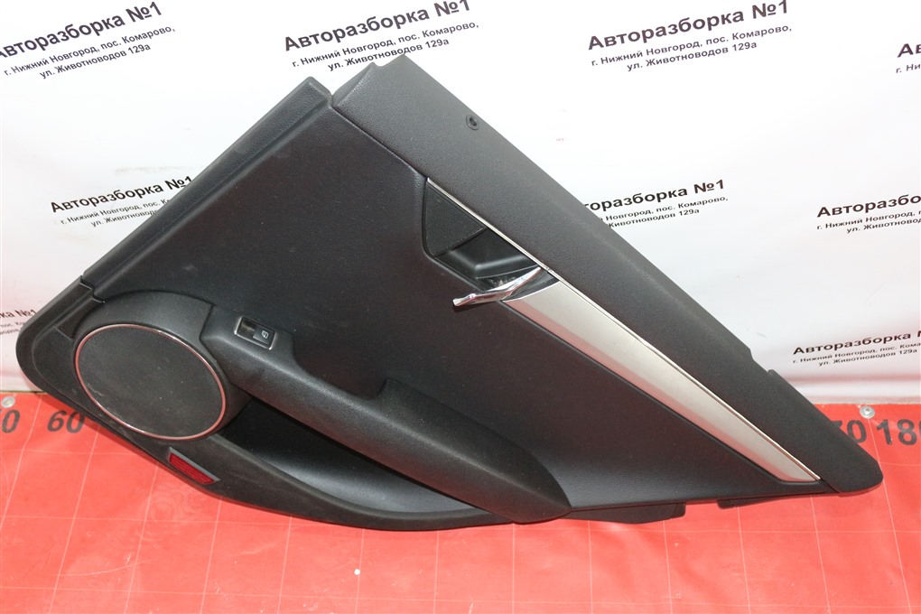 Обшивка двери задняя правая C-class 2009 w204 271.950 m271