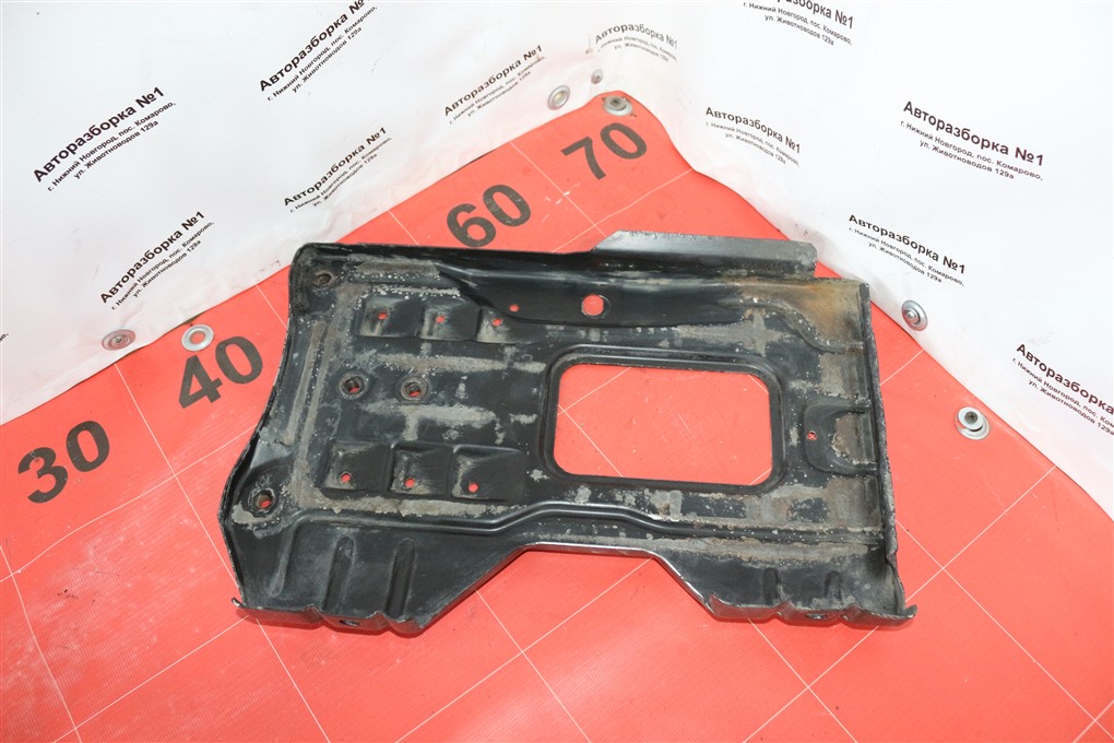 Площадка акб C-class 2009 w204 271.950 m271