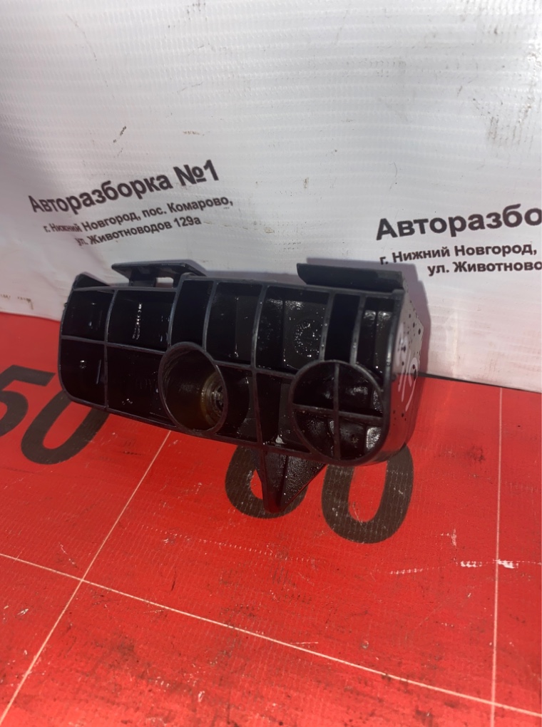 Кронштейн бампера задний левый Toyota Auris ZRE151 1ZRFE