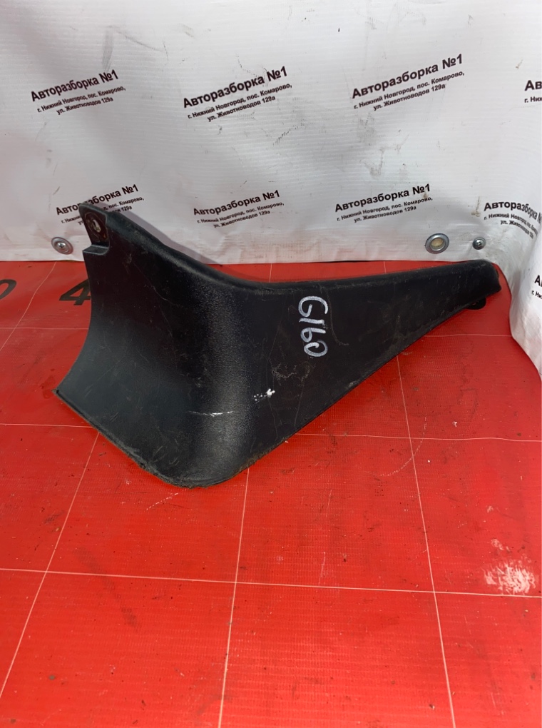 Брызговик задний правый Auris 2007 ZRE151 1ZRFE