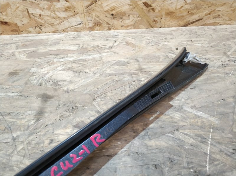 Молдинг лобового стекла Honda Accord CW2 K24A 2009 правый (б/у)