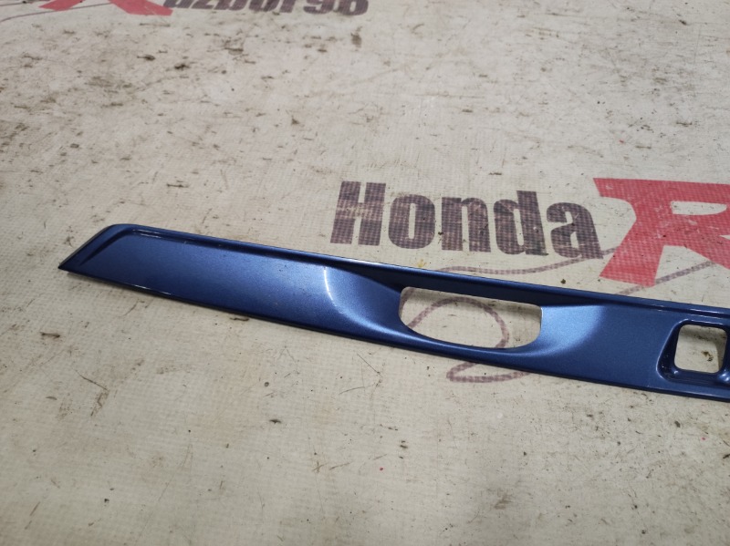 Накладка крышки багажника Honda Civic 4D LDA