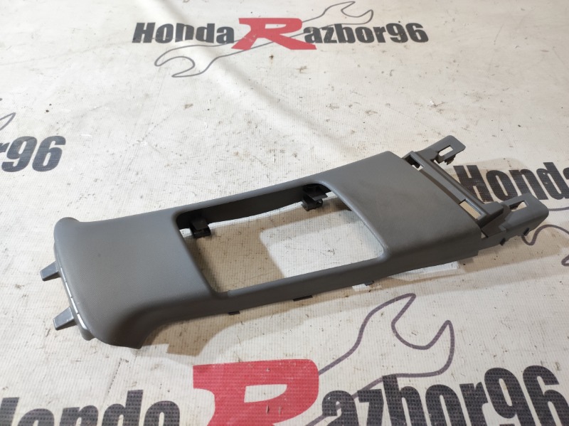 Накладка центральной стойки правая Honda Civic 2008 4D FD3 LDA2 84111SNAA01ZB контрактная