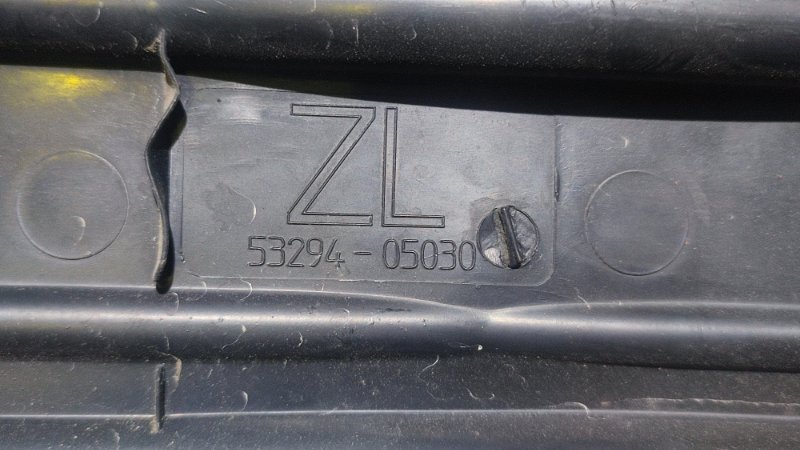 Дефлектор радиатора левый Avensis T250
