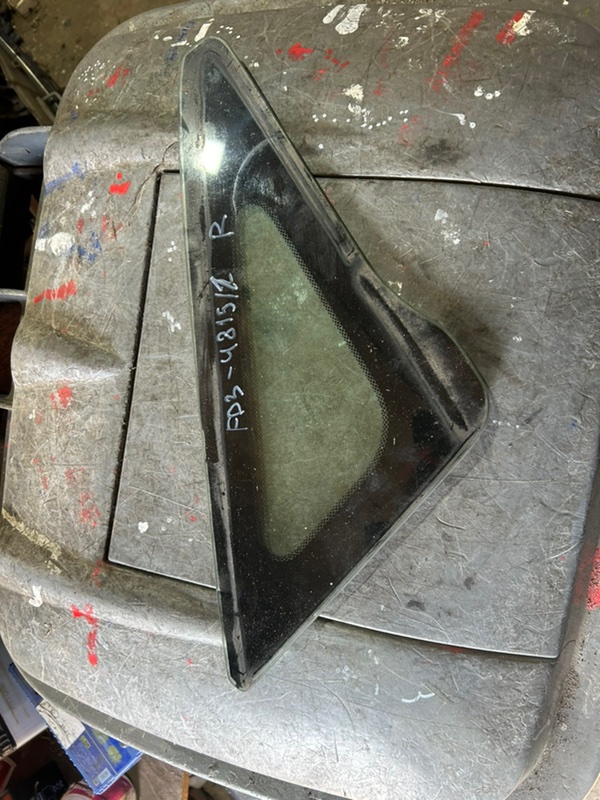 Стекло собачника переднее правое Honda Civic 2006 FD3 контрактная