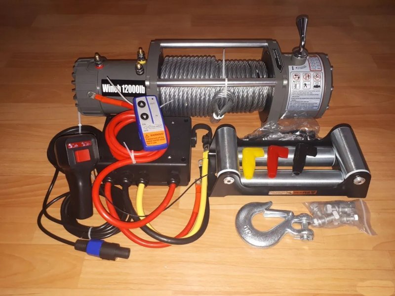 Лебедка автомобильная Electric winch 12000 новая