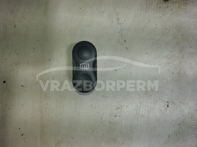 Кнопка обогрева стекла задняя Renault Logan 2012-2020 8200710682 Б/У