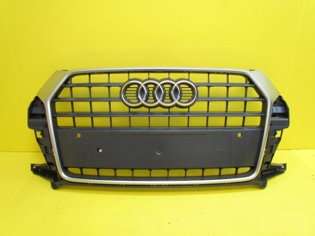 Решетка радиатора Audi Q3 2014- 8U Б/У