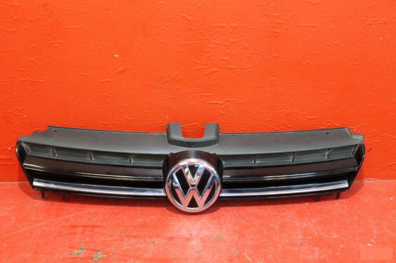 Решетка радиатора передняя Volkswagen Golf 2013-2016 7 Б/У