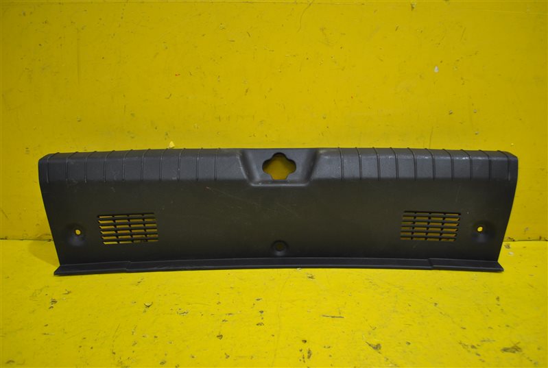 Накладка замковой панели задняя Hyundai Elantra 2015- 6 AD Седан 85770F2000 новая