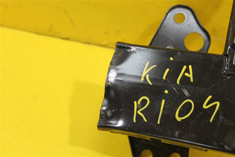 Усилитель бампера передний Kia Rio 4
