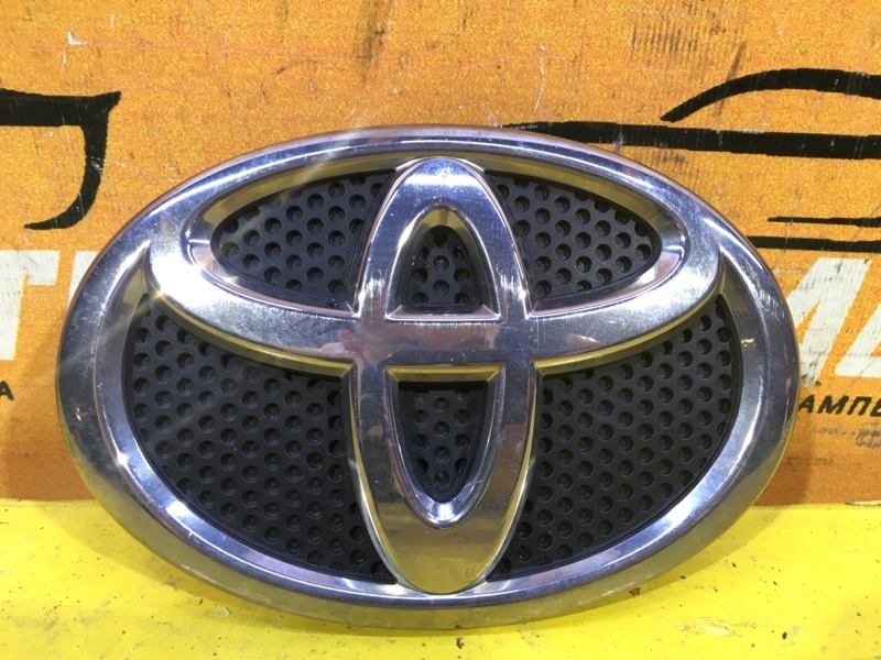 Эмблема решетки радиатора Toyota Rav4 2015-2018 CA40 7531242081 Б/У