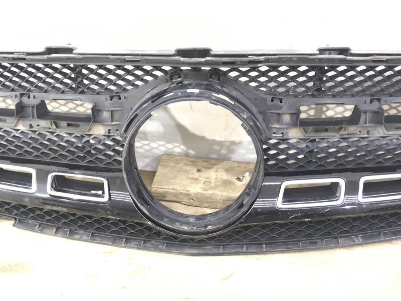 Решетка радиатора Mercedes GLA X156