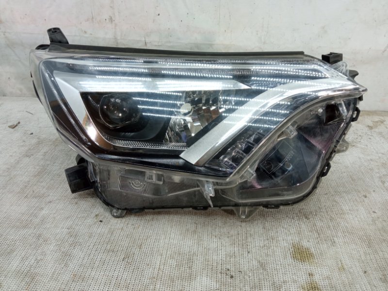 Фара LED передняя правая TOYOTA RAV4 2015-2019 40 8114542680 Б/У