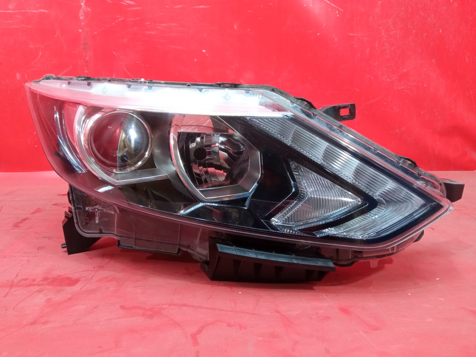 Фара передняя правая NISSAN QASHQAI 2013-2019 2  J11 260104EH0A Б/У