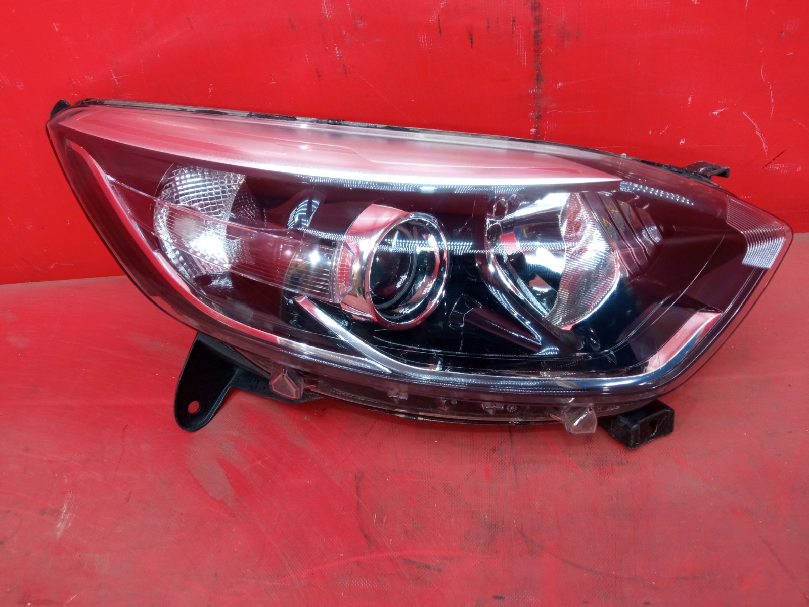 Фара передняя правая RENAULT KAPTUR 2016- 1 260108765R Б/У