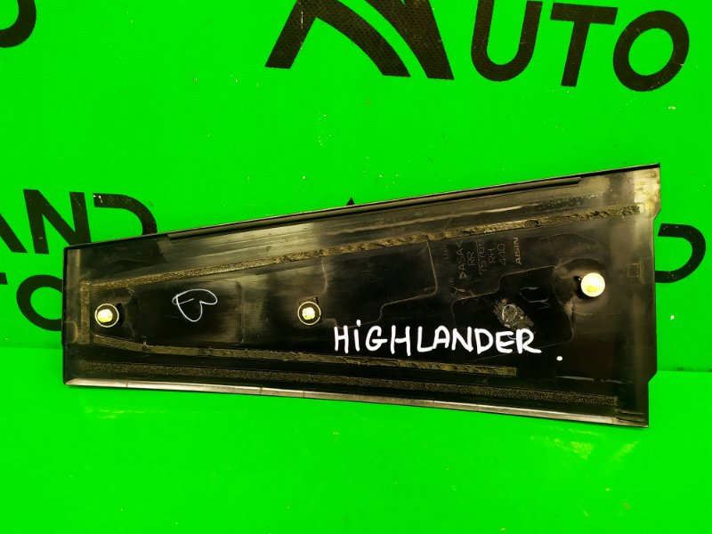 Накладка стойки двери задняя правая HIGHLANDER 2013-2019 3