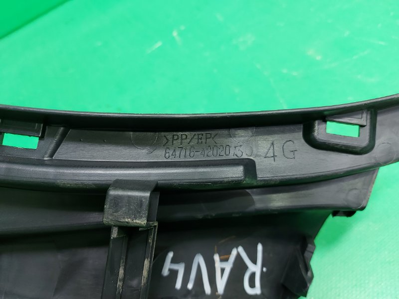 Накладка замка багажника RAV4 2012-2018 CA40