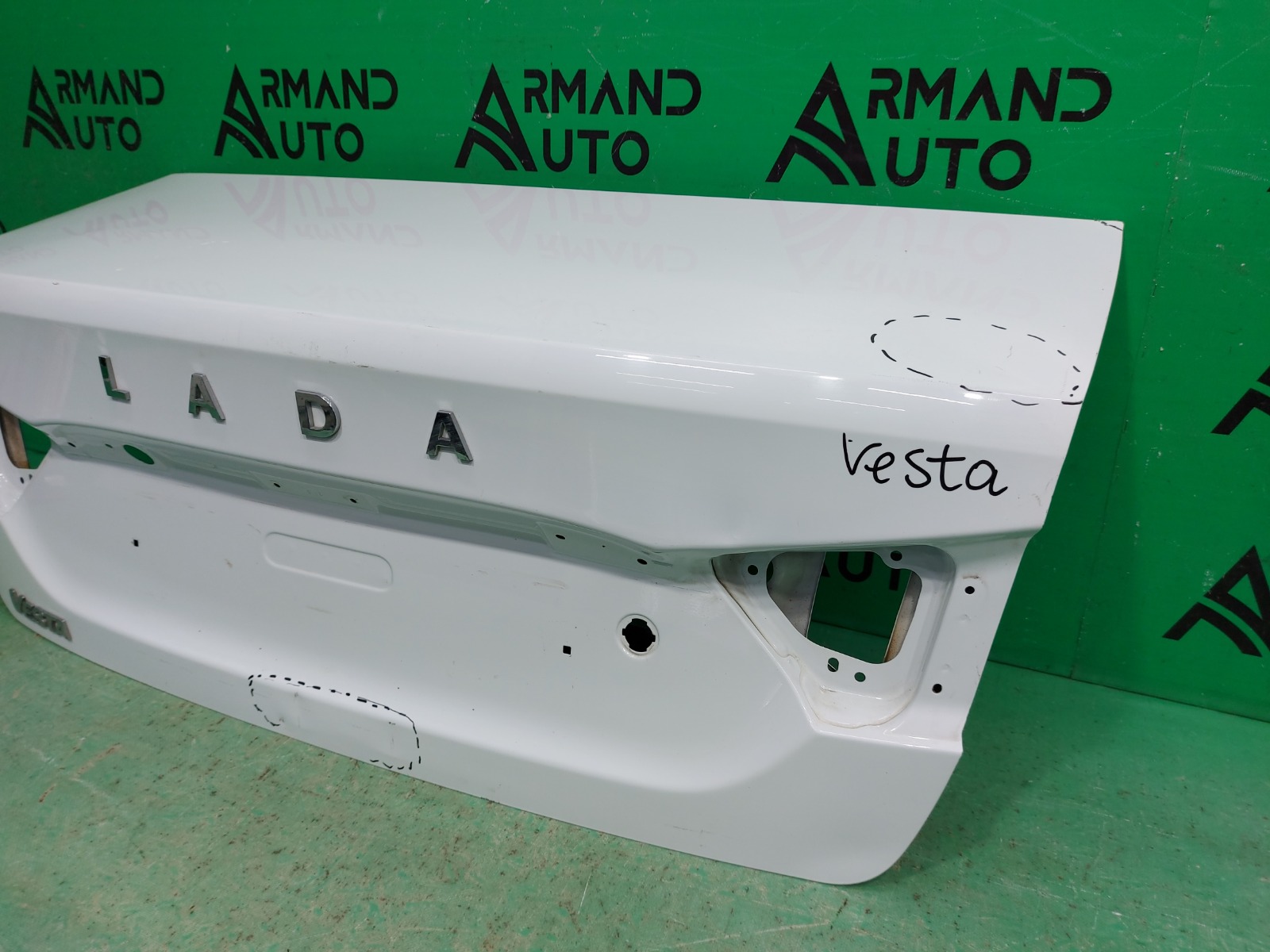 Крышка багажника LADA VESTA 1