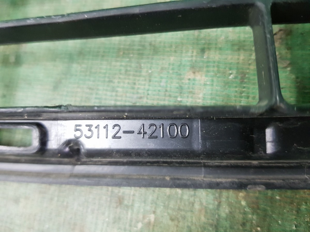 Решетка бампера передняя RAV4 2015-2018 CA40 рестайлинг