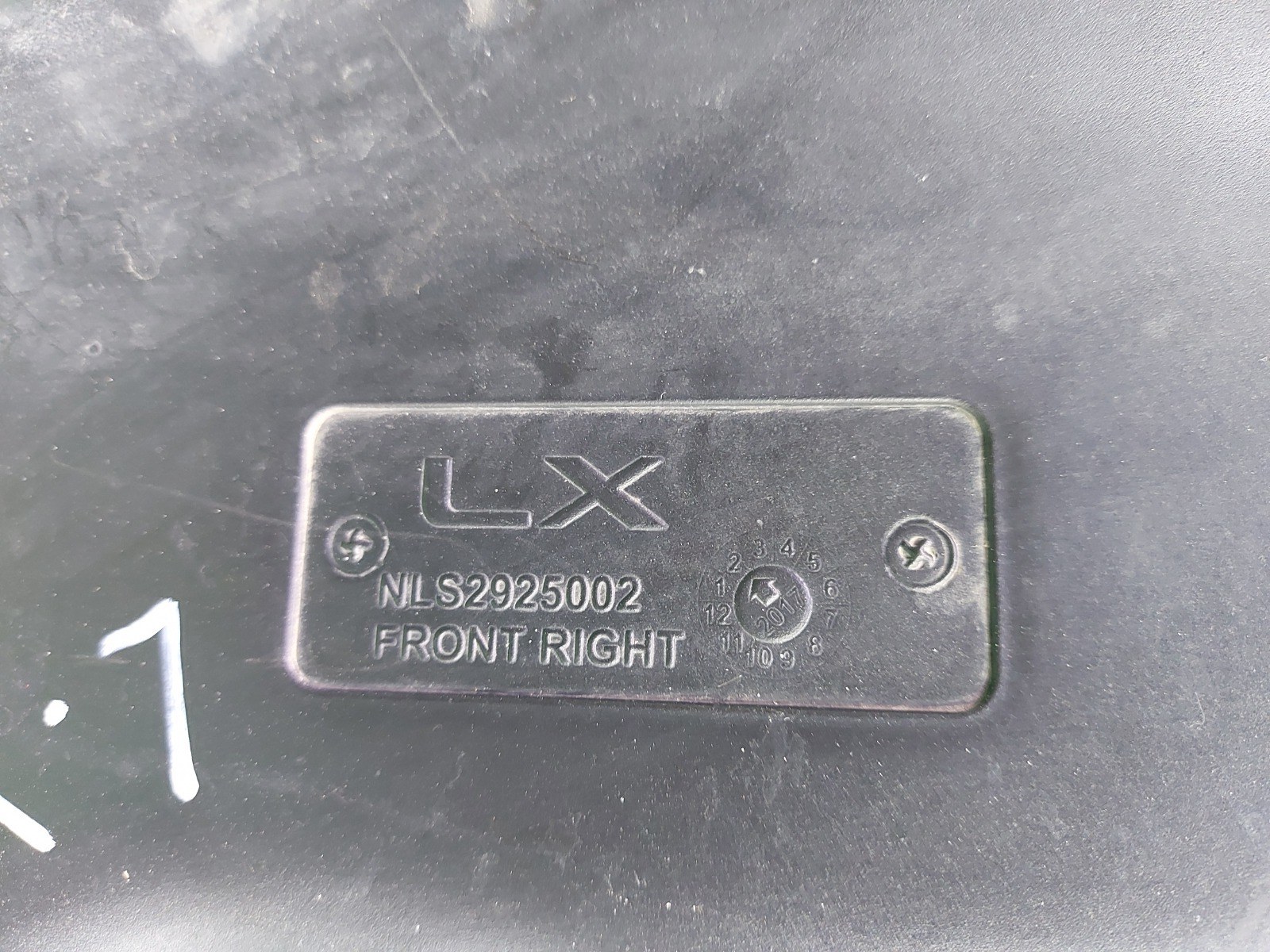 Подкрылок передний правый LX 2015 3 рестайлинг 2