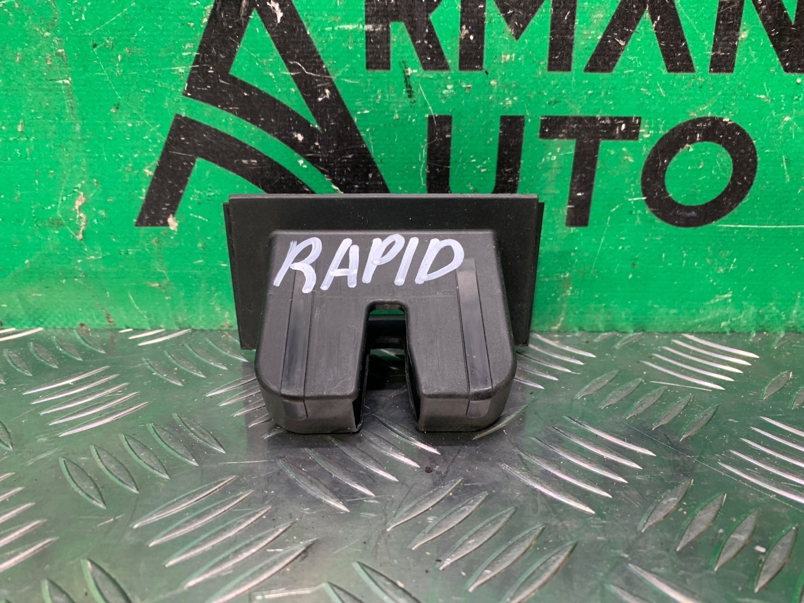 Накладка замка багажника SKODA RAPID 2014-2020 1 5ja827520 Б/У