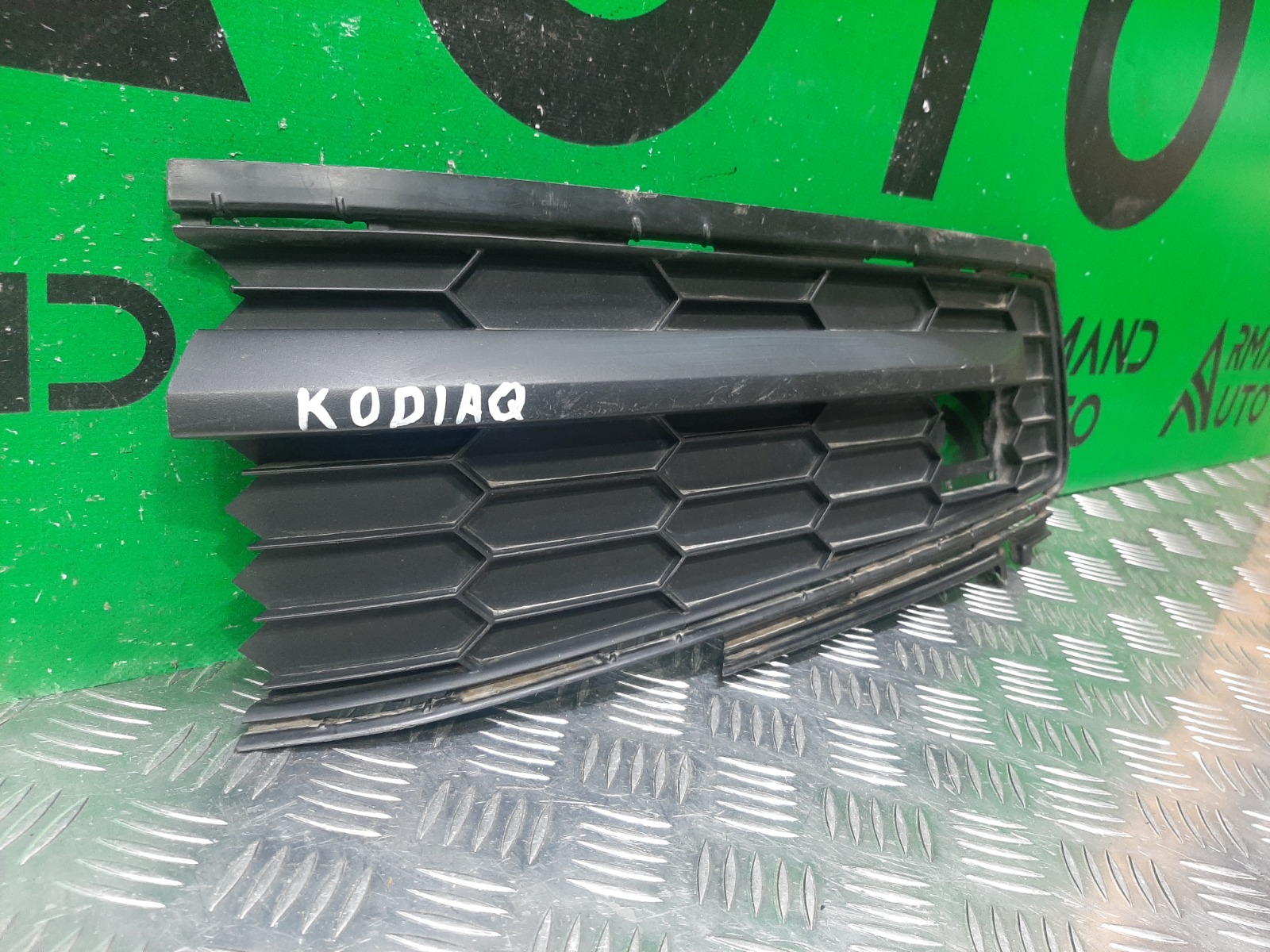 Решетка бампера левой. 5658073679b9. Решетка бампера Skoda. 565807367 9b9. 565807367c9b9