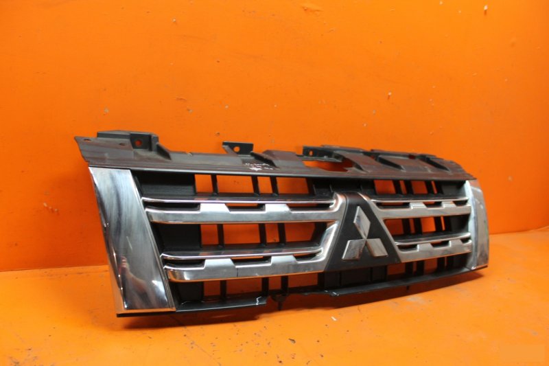 Решетка радиатора pajero 4