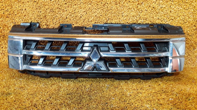 Решетка радиатора pajero 4