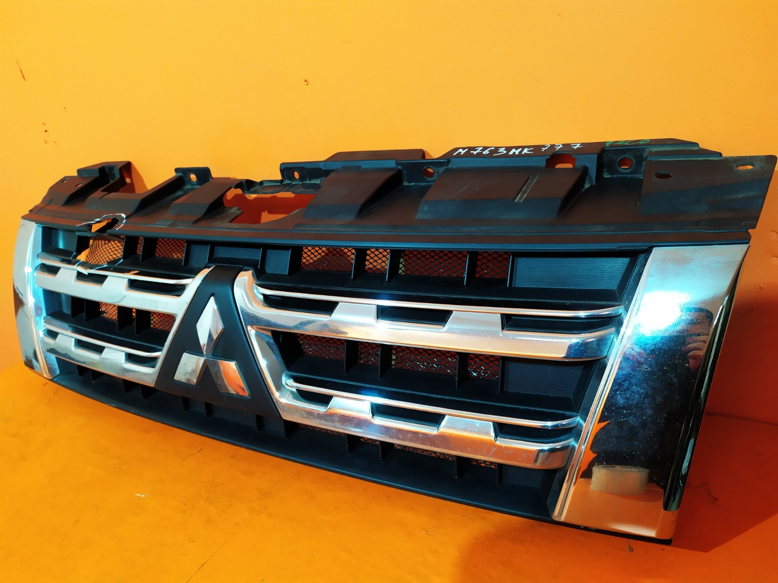 Решетка радиатора pajero 4