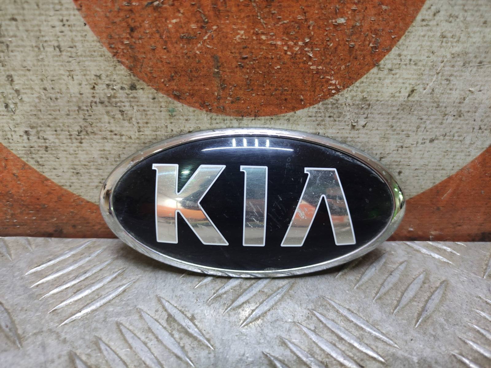 Эмблема передняя KIA Ceed 2018-нв 3 CD 863183R500 id232051 запчасть БУ  купить в Москве, цена 900₽