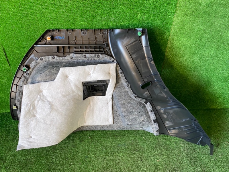 Обшивка багажника задняя правая VEZEL RU1