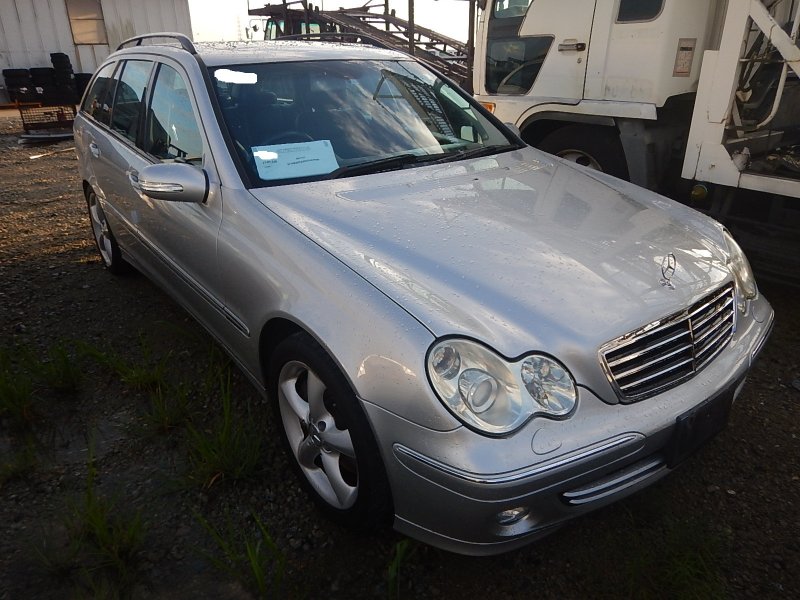 Подкрылок передний правый C-CLASS 2004 S203 271.948 1.8L