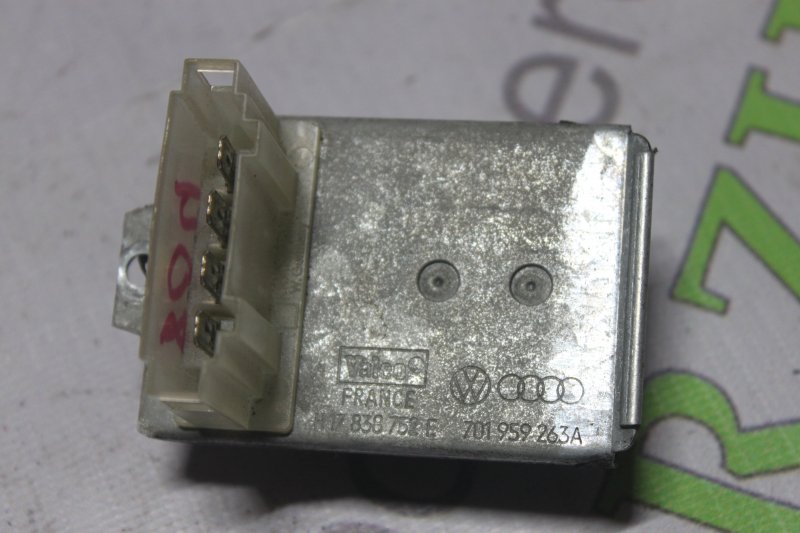Резистор оборотов печки MULTIVAN 1993 T4 AAF 2.5L