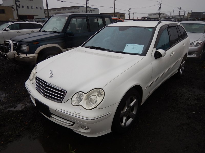 Кронштейн бампера правый C 2005 S203 271.948 1.8L