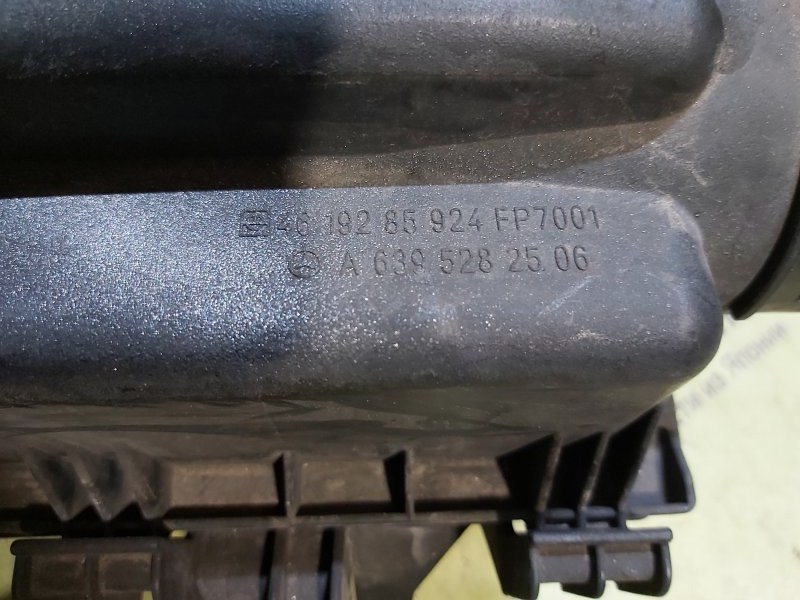 Корпус воздушного фильтра MERCEDES V W639 646.983