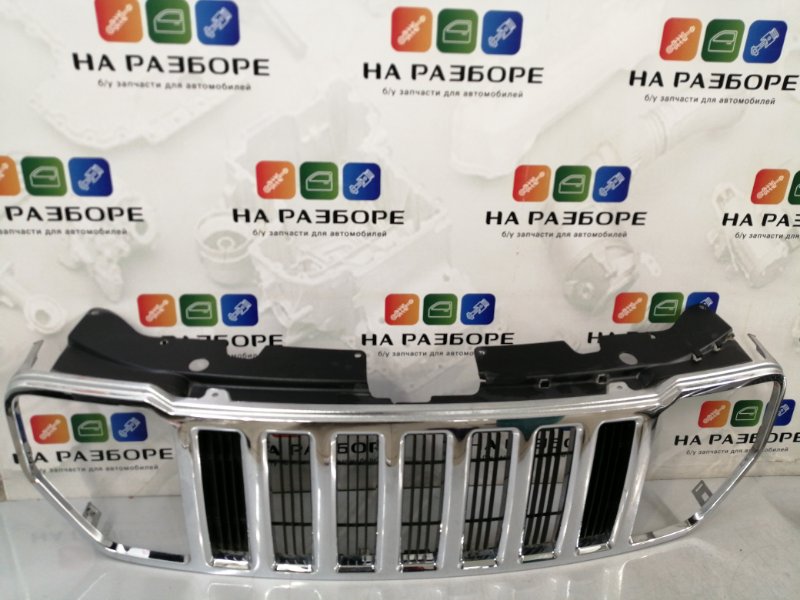 Решетка радиатора Jeep Liberty 2 55157218AB Б/У