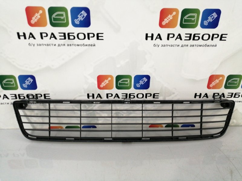 Решетка радиатора toyota Hilux 53112-0K050 Б/У