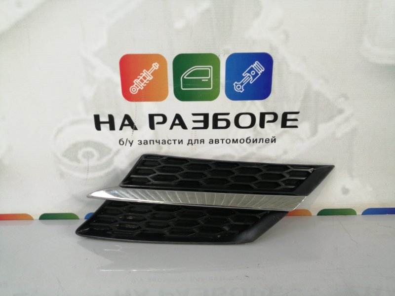 Накладка на решетку радиатора левая toyota RAV4 53106-42010 Б/У