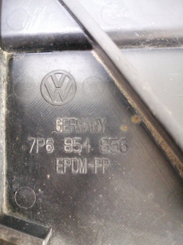 Брызговик задний правый Volkswagen Touareg 7P5 CMTA