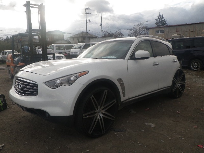 Пластиковая крышка на двс Infiniti FX35 S51 VQ35HR