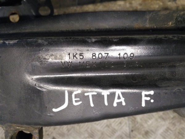 Усилитель переднего бампера верхний JETTA 2006 V