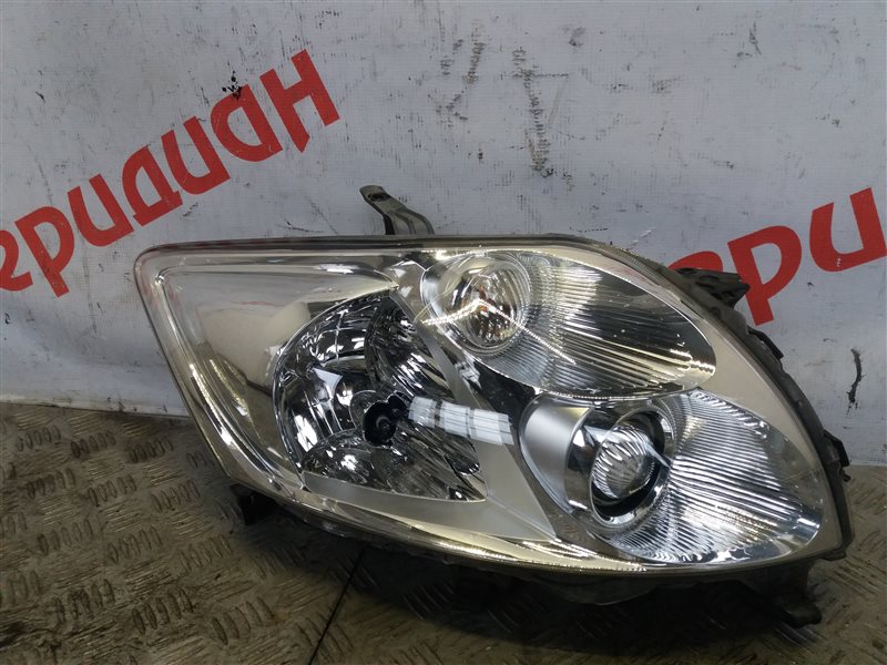 Фара правая TOYOTA AURIS 2008 E150 1.6 8113002470 Б/У