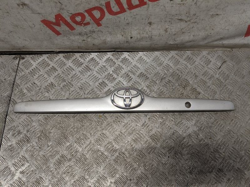 Накладка крышки багажника верхняя TOYOTA COROLLA 2005 E12 7681106130J0 Б/У