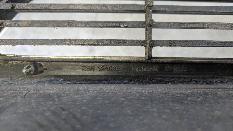 Решетка радиатора 900 1996