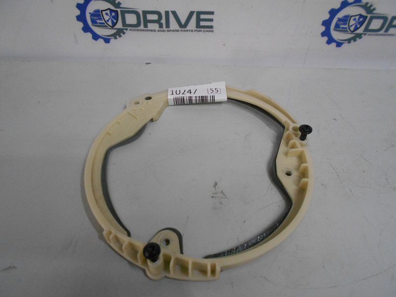 Крепление динамика переднее правое Ford Focus 3 CB8 1747377 Б/У