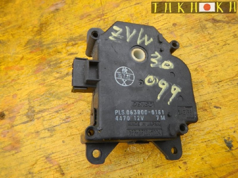 Сервопривод заслонок печки TOYOTA PRIUS ZVW30 063800-0181 контрактная