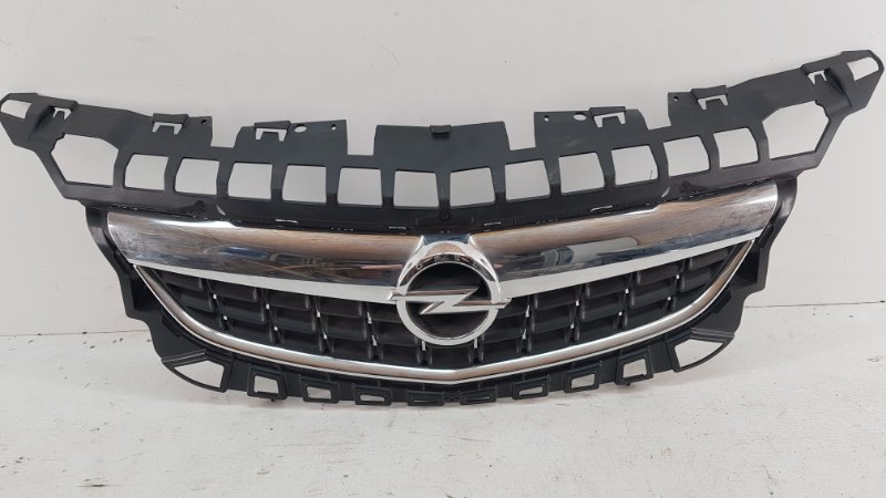 Решетка радиатора Opel Astra 2010-2012 J 13300949 новая