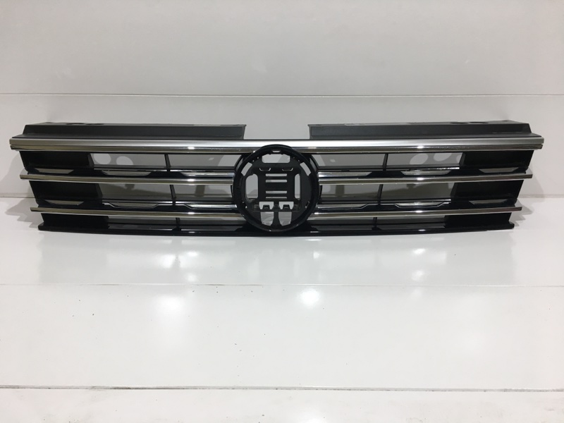 Решетка радиатора Volkswagen Tiguan 2016- 2 5NA853653 Б/У